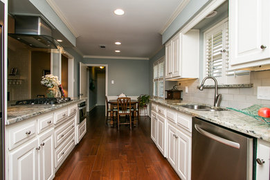 Example of a classic kitchen design in Dallas