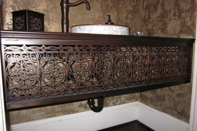 Example of a classic bathroom design in Houston
