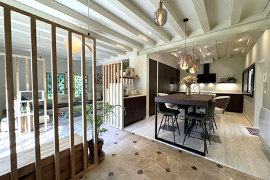 Idées déco pour une salle à manger contemporaine.