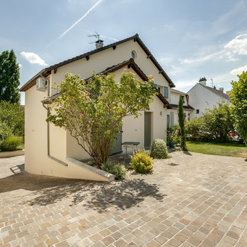 Zone avant du jardin, rampe d'accès à la partie arrière du jardin