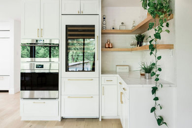 Minimalist kitchen photo in Austin