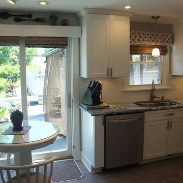 White Contemporary kitchen