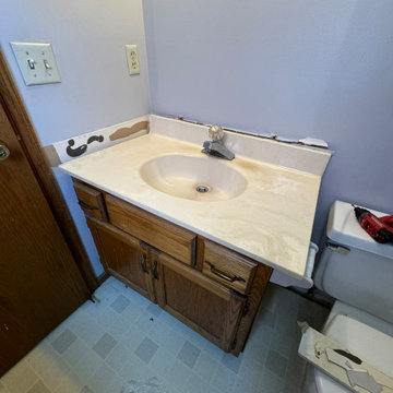 Teal Lake Owner's Bathroom