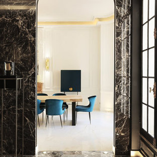 Inspiration för en mellanstor vintage hall, med svarta väggar, marmorgolv och svart golv