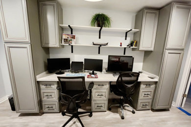 Transitional home office photo in Los Angeles