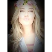 Elle Sampsonite's photo