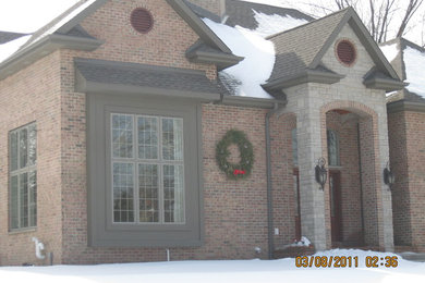 Elegant home design photo in Milwaukee