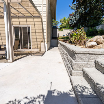 Concrete Patio with Allen Block Landscape Wall and Stairs – Coquitlam Backyard R
