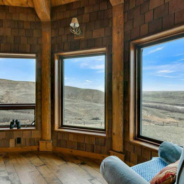 Bindloss Log Home & Getaway Cabin
