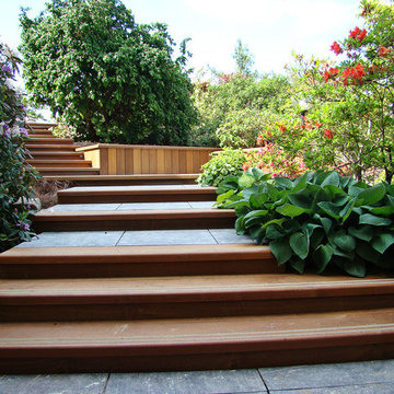 Escalier en bois et pierre