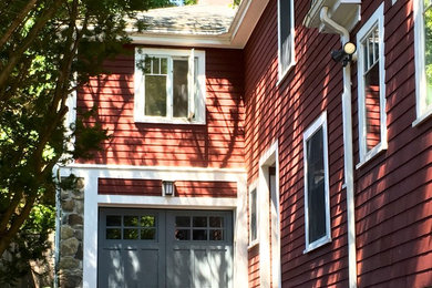 Example of a cottage home design design in Boston