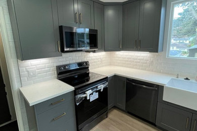 Example of a kitchen design in San Francisco