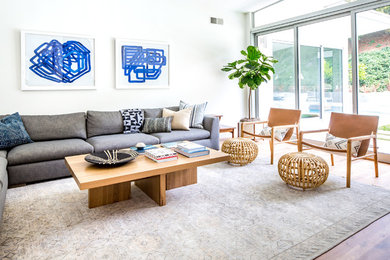 This is an example of a midcentury living room in Los Angeles.