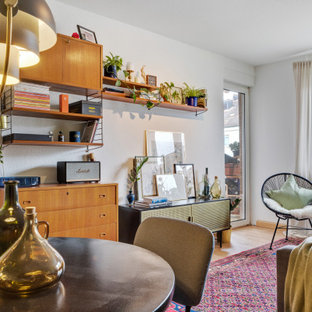 Retro Wohnzimmer mit grüner Wandfarbe in Nürnberg