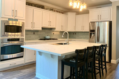 Kitchen - contemporary kitchen idea in Orange County