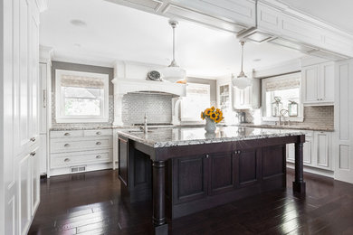 Inspiration for a timeless kitchen remodel in Toronto