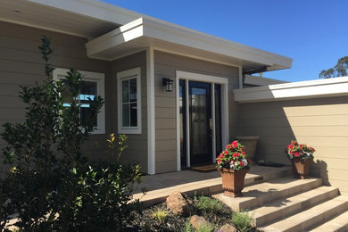 Inspiration for a contemporary porch remodel in San Francisco