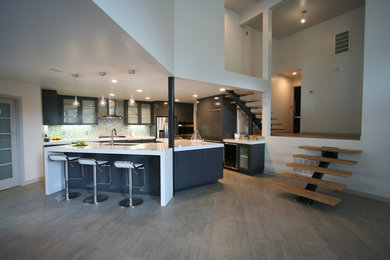 Kitchen - modern kitchen idea in Los Angeles
