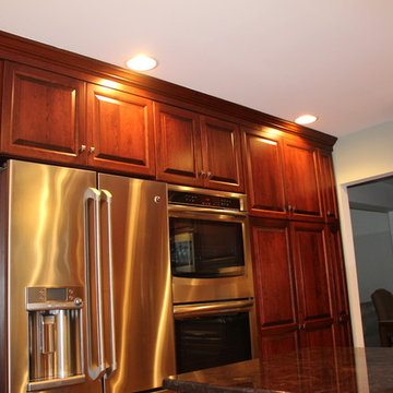 unique Kitchen storage idea utilizing a small space
