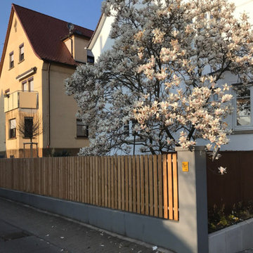 Holzzaun und Corten-Holzlager - eine passende Kombination
