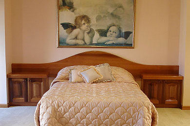 Photo of a traditional bedroom in Gold Coast - Tweed.