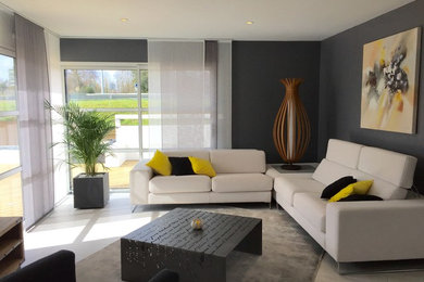 Photo of a contemporary family room in Rennes.