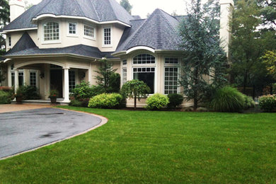 Inspiration for a traditional landscaping in Boston.