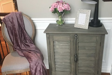 Transitional entryway photo in Detroit