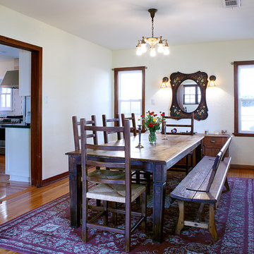 Cottage-style Dining Room