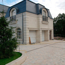 Garage & carriage house