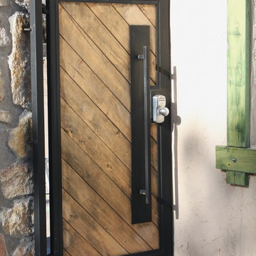 Santa Teresa Wood Gates Installation
