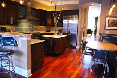 Elegant kitchen photo in Chicago