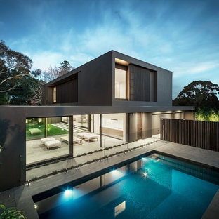 メルボルンの北欧スタイルのおしゃれなプールの写真