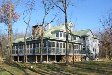 Inspiration for a farmhouse exterior home remodel in Chicago