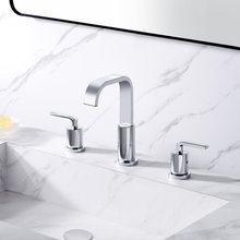 Second bedroom bath