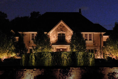 コロンバスにあるトラディショナルスタイルのおしゃれな家の外観の写真