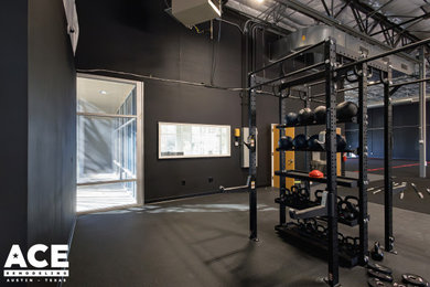Minimalist home gym photo in Austin