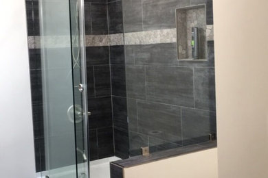 Example of a trendy bathroom design in Los Angeles