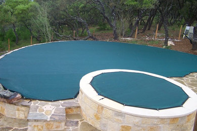 Идея дизайна: бассейн среднего размера в классическом стиле