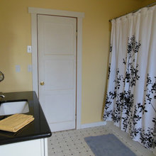 Black, white and yellow bath