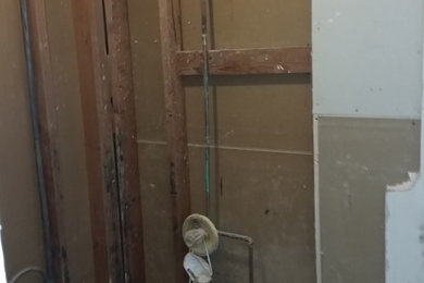 Mid-sized elegant master bathroom photo in Dallas