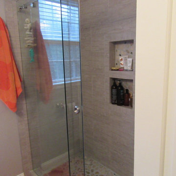 Maximizing a Small Bathroom Space