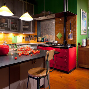 Industrial Küchen mit Küchenrückwand in Orange Ideen, Design & Bilder