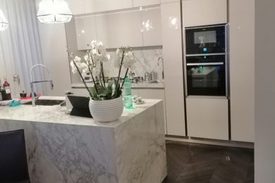 Immagine di una cucina minimal
