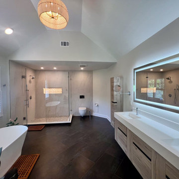 Spacious & Contemporary Bathroom