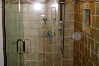 Example of a classic bathroom design in Sacramento