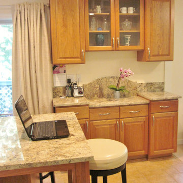 Organizing center / buffet with display cabinet