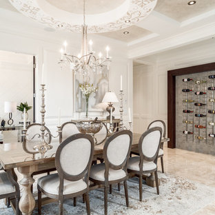 バンクーバーの広いトラディショナルスタイルのLDKの画像 (白い壁、大理石の床、ベージュの床)