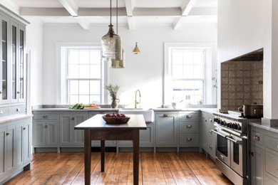 Example of a classic kitchen design in Portland Maine