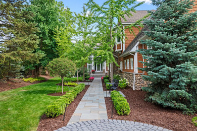 Inspiration for a large traditional full sun front yard stone walkway in Detroit for summer.